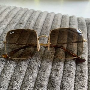 Square 1971 Classic Ray Ban Sunglasses